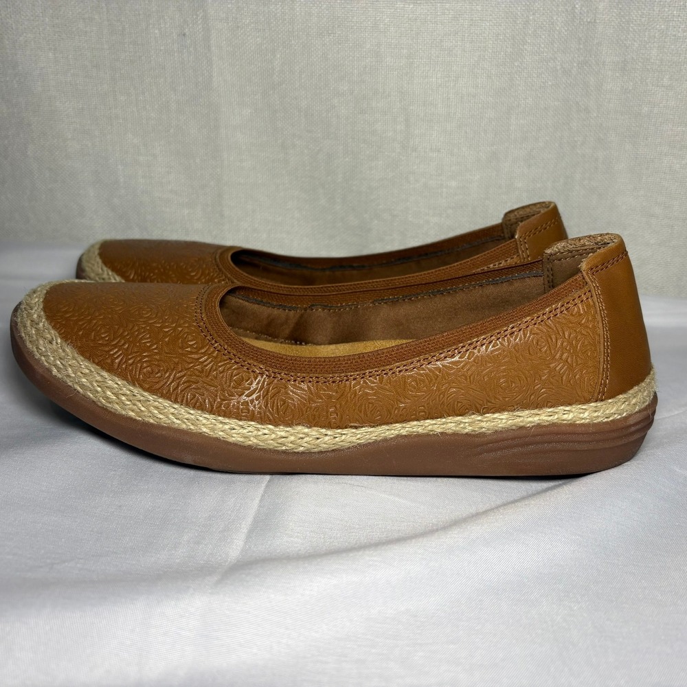 Clarks Elaina Rae Tan Leather Ballet Flats Floral Embossed Espadrille Size 7 - Picture 3 of 11
